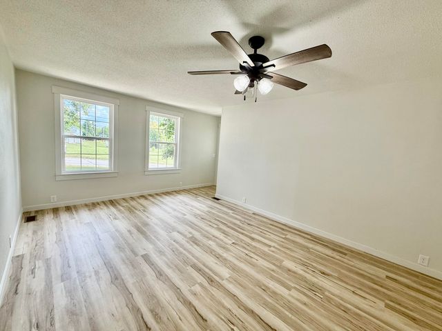 206 E Chestnut Street, Houston, MO 65483