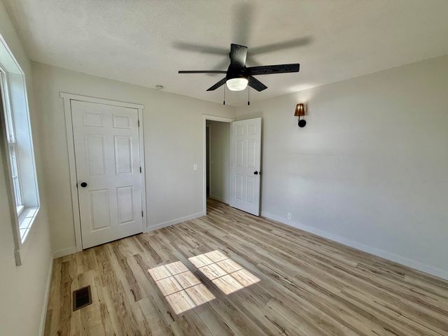 206 E Chestnut Street, Houston, MO 65483