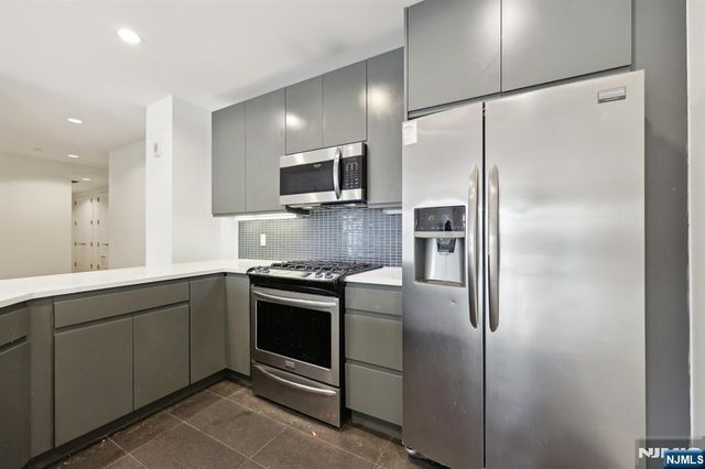 1 Executive 311, Fort Lee, NJ 07024