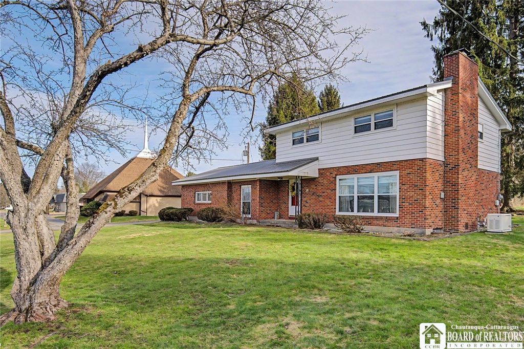 39 West Fairmount Avenue, Busti, NY 14750