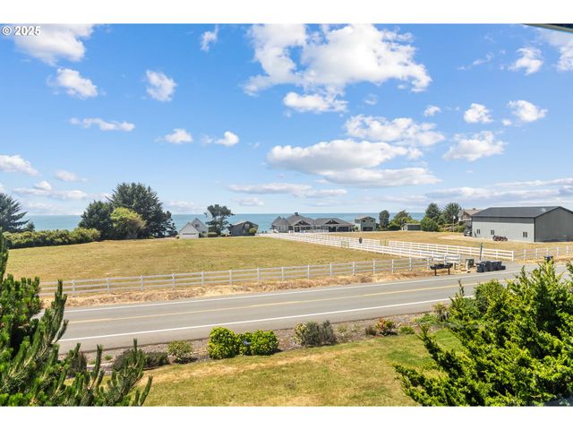 15263 OCEANVIEW Dr, Brookings, OR 97415