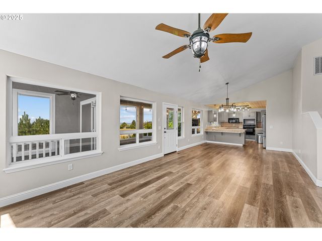 15263 OCEANVIEW Dr, Brookings, OR 97415
