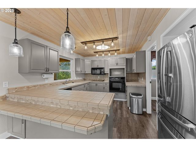 15263 OCEANVIEW Dr, Brookings, OR 97415