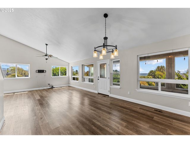 15263 OCEANVIEW Dr, Brookings, OR 97415