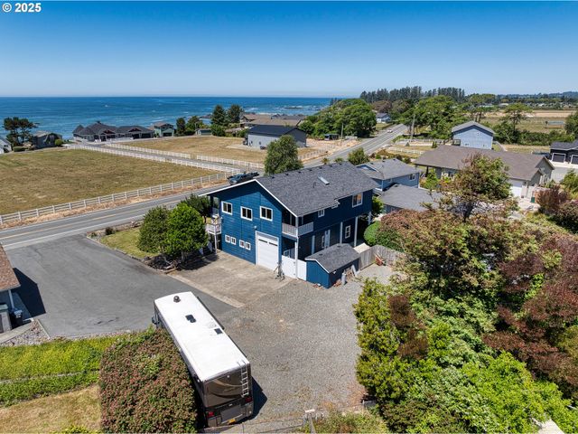 15263 OCEANVIEW Dr, Brookings, OR 97415