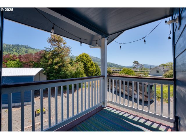 15263 OCEANVIEW Dr, Brookings, OR 97415