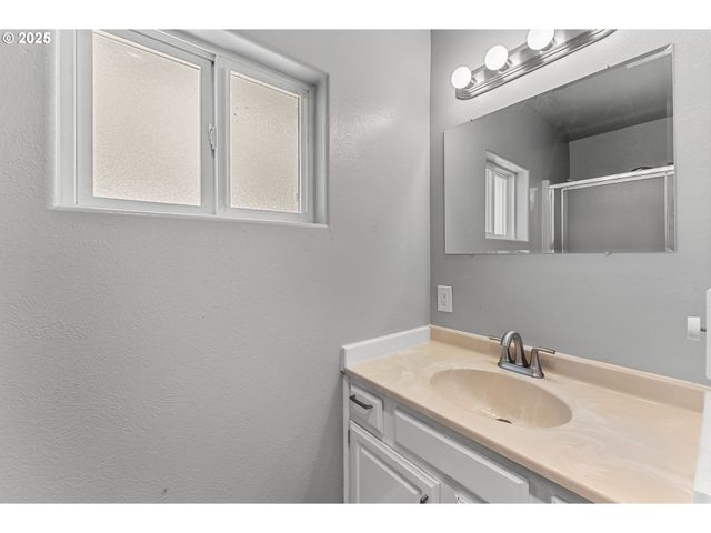 15263 OCEANVIEW Dr, Brookings, OR 97415