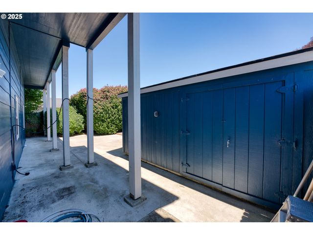 15263 OCEANVIEW Dr, Brookings, OR 97415