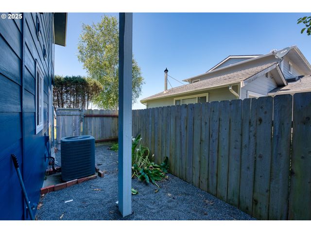 15263 OCEANVIEW Dr, Brookings, OR 97415