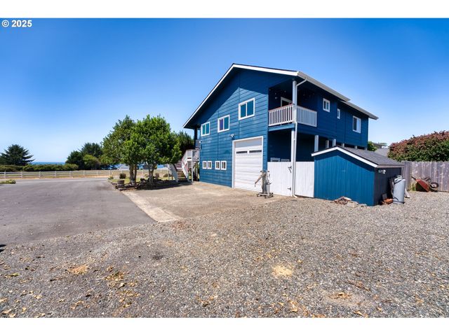 15263 OCEANVIEW Dr, Brookings, OR 97415