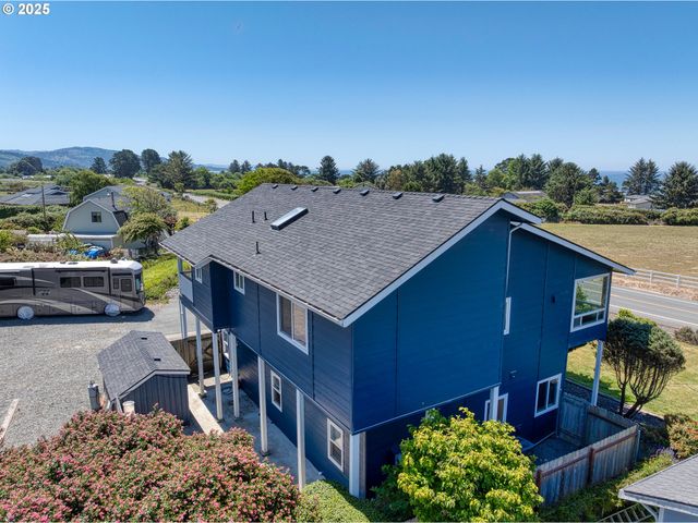 15263 OCEANVIEW Dr, Brookings, OR 97415