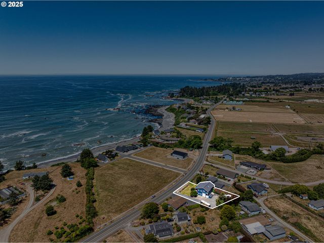 15263 OCEANVIEW Dr, Brookings, OR 97415