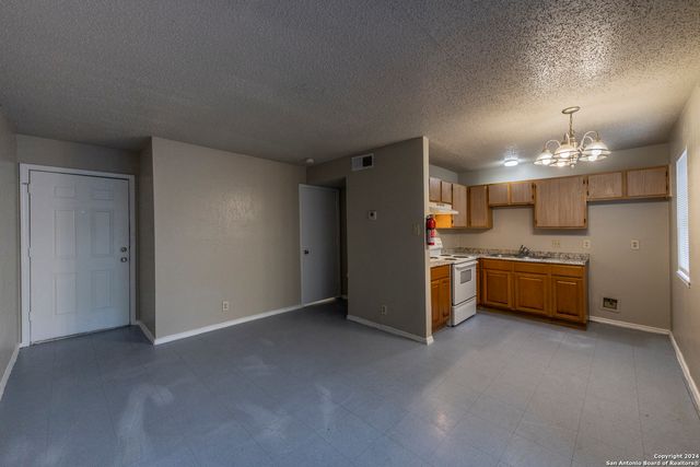 1634 W Woodlawn Ave Apt 6, San Antonio, TX 78201