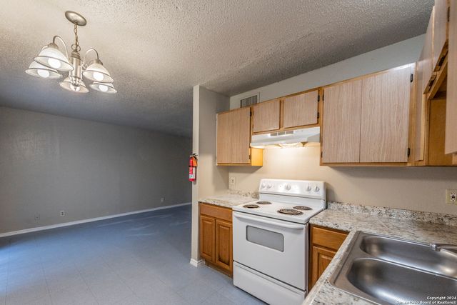 1634 W Woodlawn Ave Apt 6, San Antonio, TX 78201