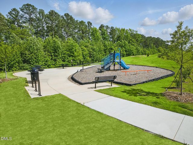 443 White Oak Garden Way 329, Garner, NC 27529