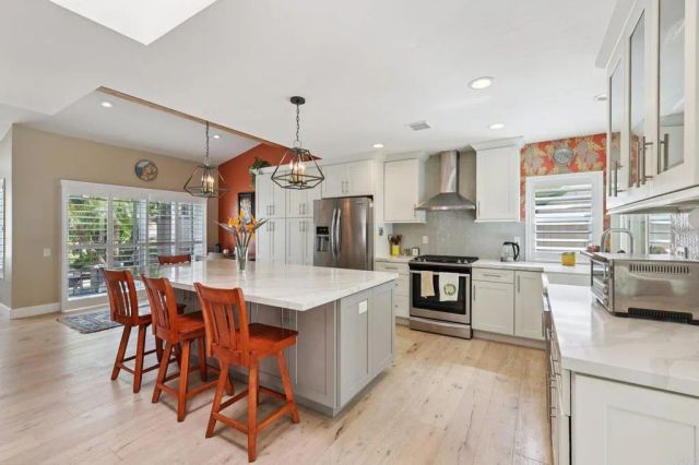 1767 Woodbine Place, Oceanside, CA 92054