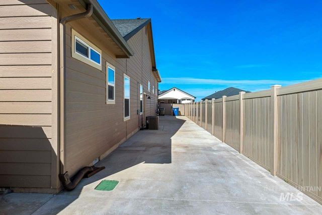 2041 W Ibis Dr, Nampa, ID 83686