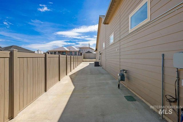 2041 W Ibis Dr, Nampa, ID 83686
