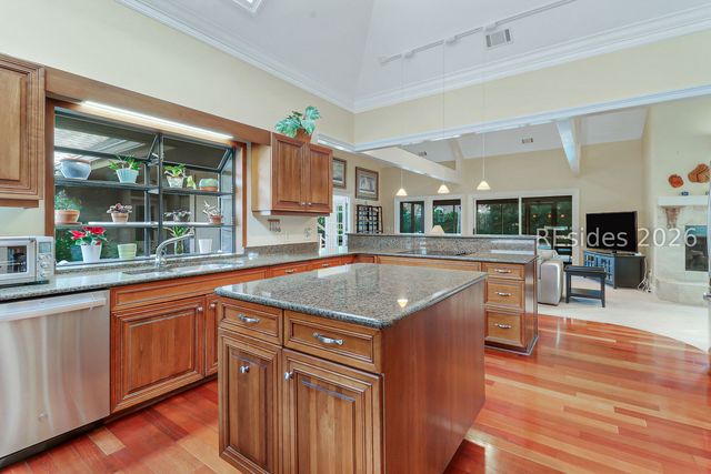 30 Outpost Ln, Hilton Head Island, SC 29928
