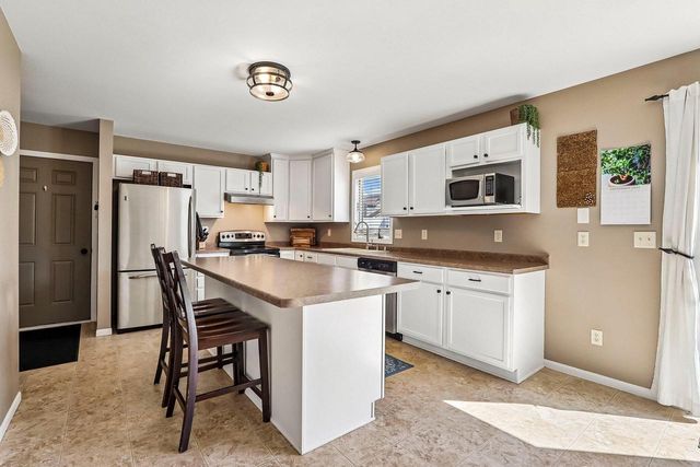 1147 Dresser AVENUE, Waukesha, WI 53188