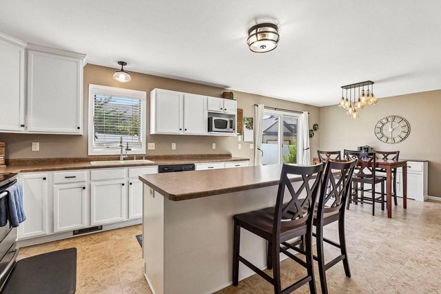 1147 Dresser AVENUE, Waukesha, WI 53188
