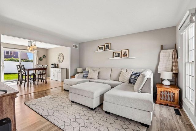 1147 Dresser AVENUE, Waukesha, WI 53188