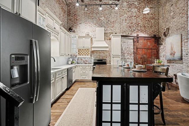 2400 Mechanic Street 101, Galveston, TX 77550