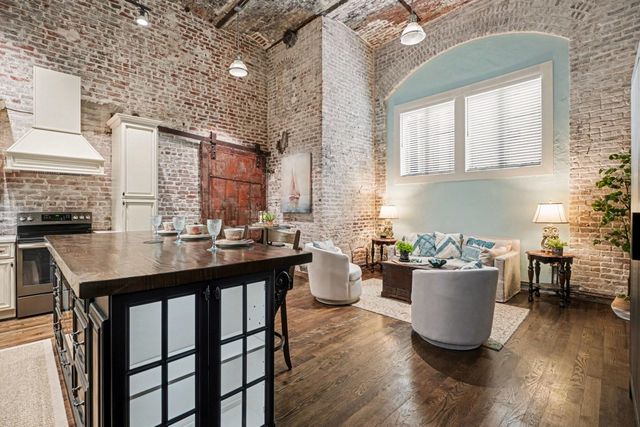 2400 Mechanic Street 101, Galveston, TX 77550