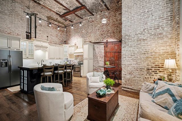 2400 Mechanic Street 101, Galveston, TX 77550