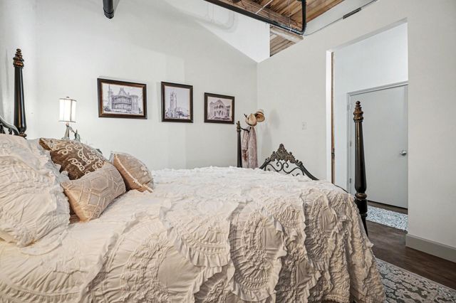 2400 Mechanic Street 101, Galveston, TX 77550