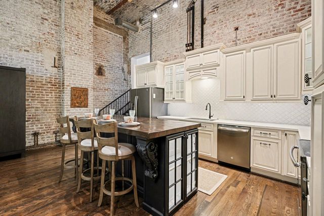 2400 Mechanic Street 101, Galveston, TX 77550