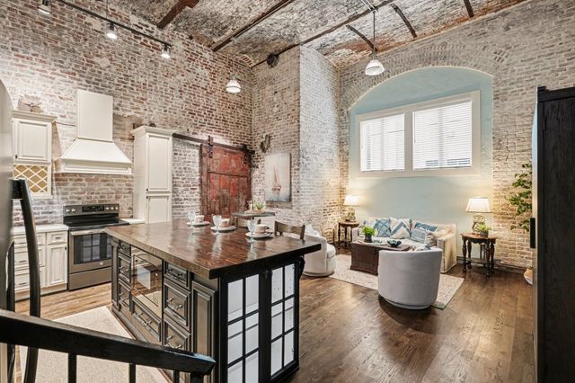 2400 Mechanic Street 101, Galveston, TX 77550
