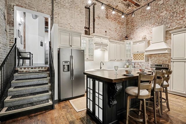 2400 Mechanic Street 101, Galveston, TX 77550