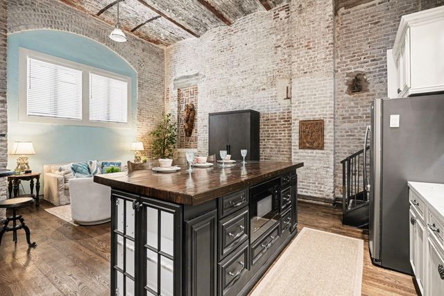 2400 Mechanic Street 101, Galveston, TX 77550