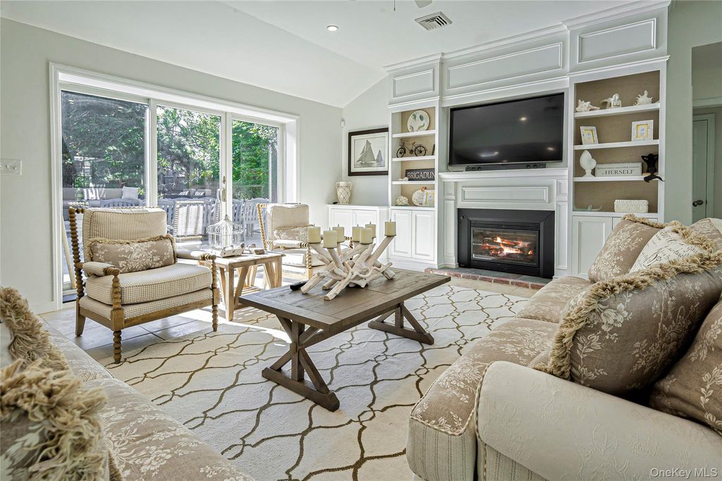 39 Sloop Walk, Ocean Beach, NY 11770