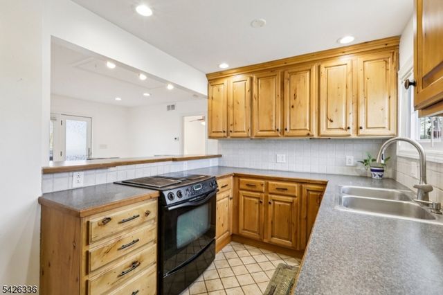 47 Broadway, Hopatcong Boro, NJ 07843