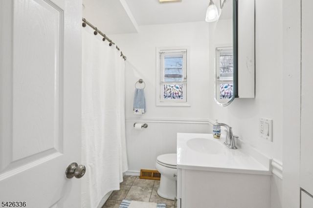 47 Broadway, Hopatcong Boro, NJ 07843