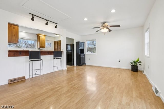47 Broadway, Hopatcong Boro, NJ 07843