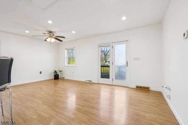 47 Broadway, Hopatcong Boro, NJ 07843