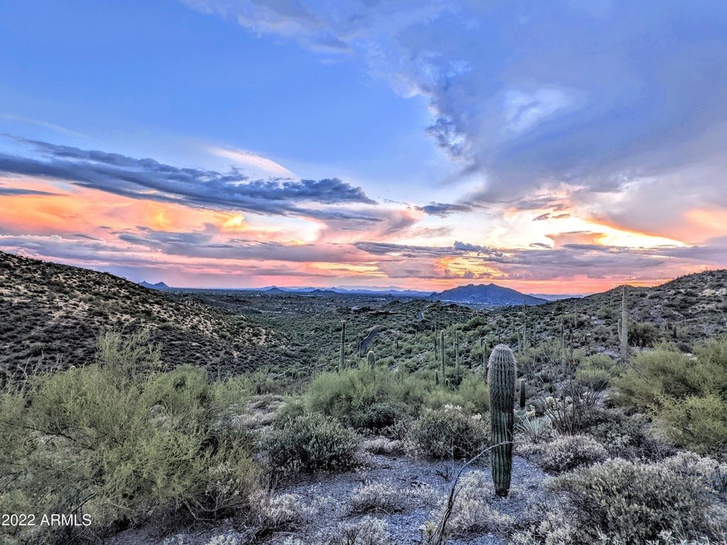 Image 11 of property listing at 9146 E Limousin Drive -, Scottsdale, AZ 85262