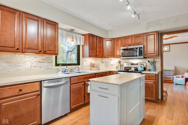 233 Boulder Court, Carmel, IN 46032