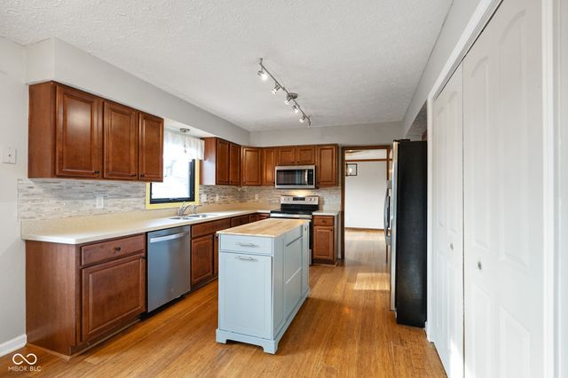 233 Boulder Court, Carmel, IN 46032