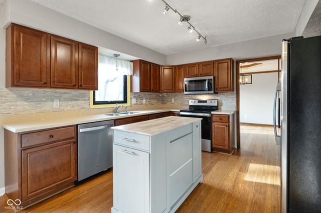 233 Boulder Court, Carmel, IN 46032