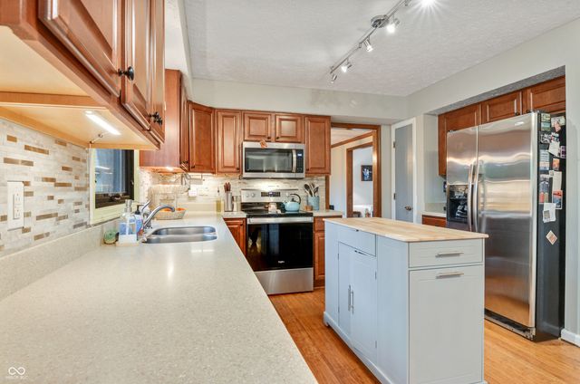 233 Boulder Court, Carmel, IN 46032