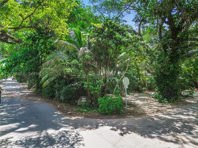 3595 Avocado Ave, Miami, FL 33133