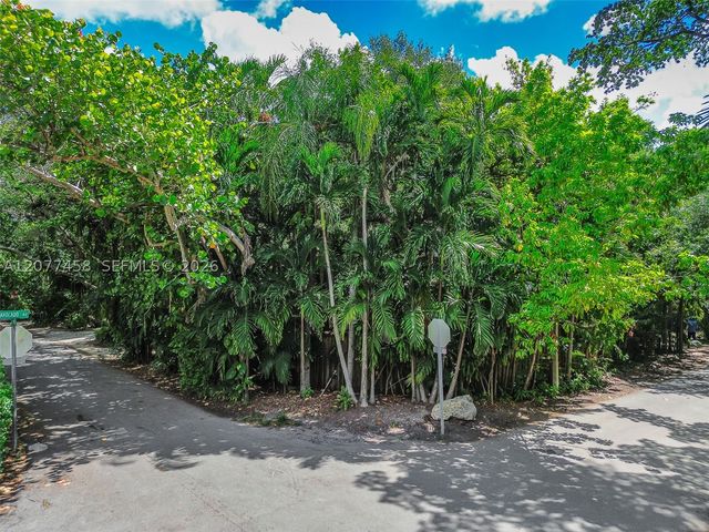 3595 Avocado Ave, Miami, FL 33133