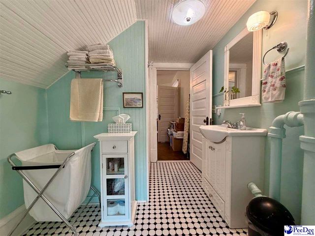 601 E Washington Street, Dillon, SC 29536