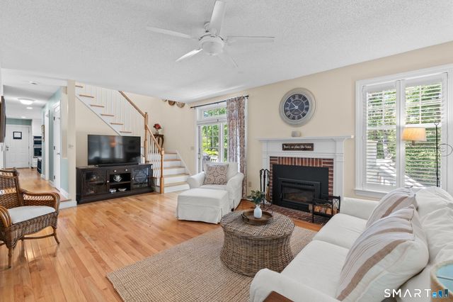 7 Tallwood Lane, Simsbury, CT 06089