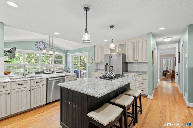 7 Tallwood Lane, Simsbury, CT 06089