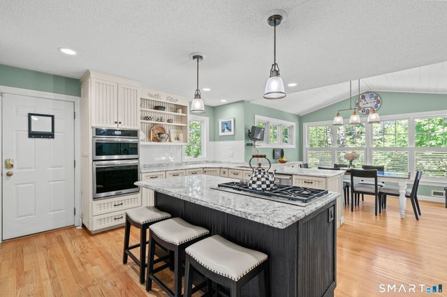 7 Tallwood Lane, Simsbury, CT 06089